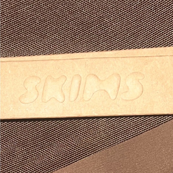 SKIMS Sheer Sculpt HIGH-WAISTED THONG | Color- Cocoa | NEW!!!🤎🐻 - Picture 10 of 10